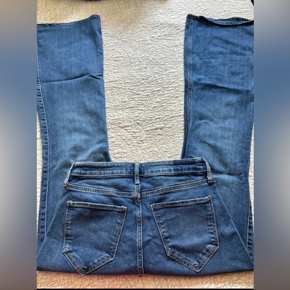 NWOT Abercrombie & Fitch Ultra High Rise Stretch Flare Jeans. SOLD OUT ON SITE. - Picture 7 of 8